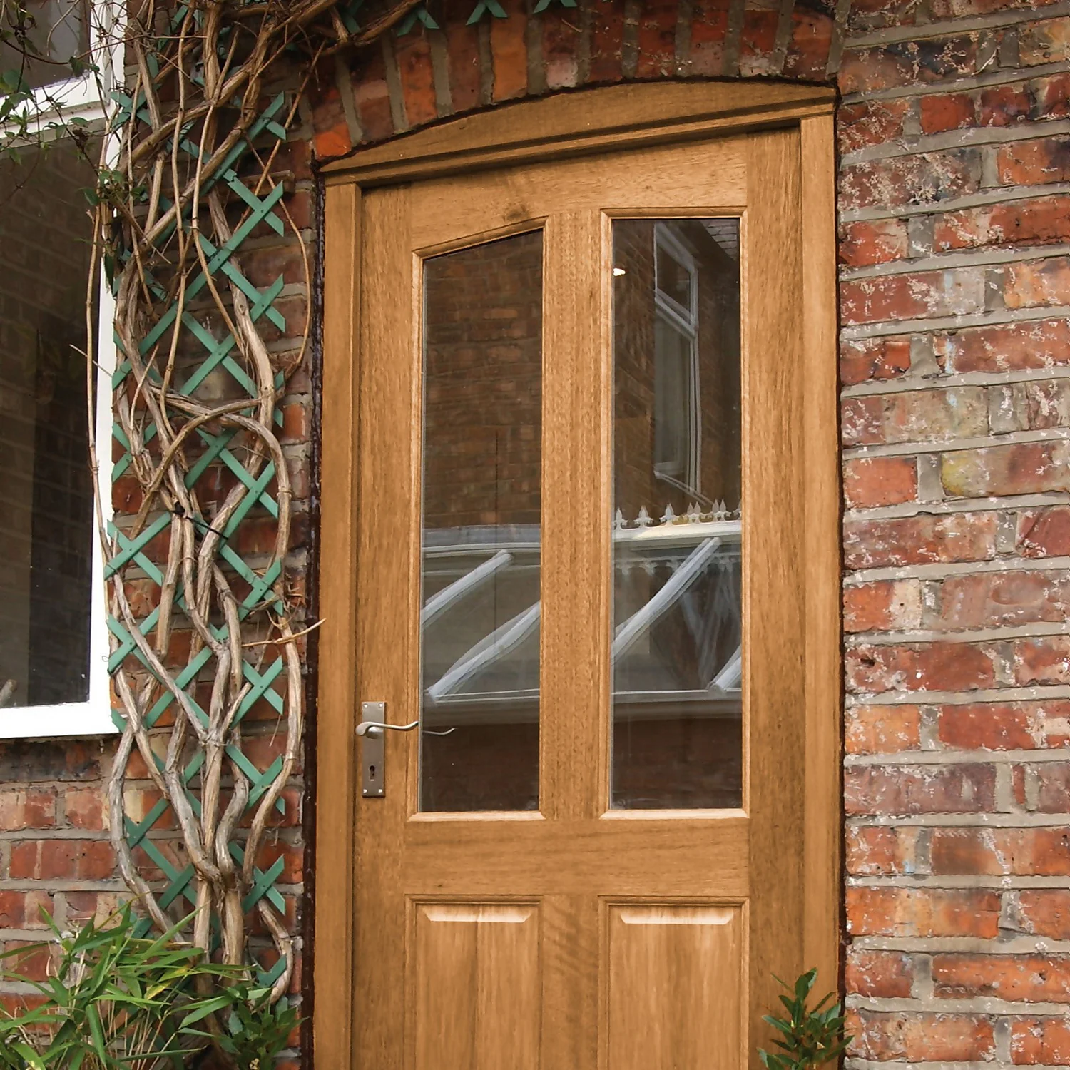 Sadolin Extra Durable Woodstain Light Oak - 2.5L 4 Sadolin Extra Durable Woodstain Light Oak - 2.5L - Image 2