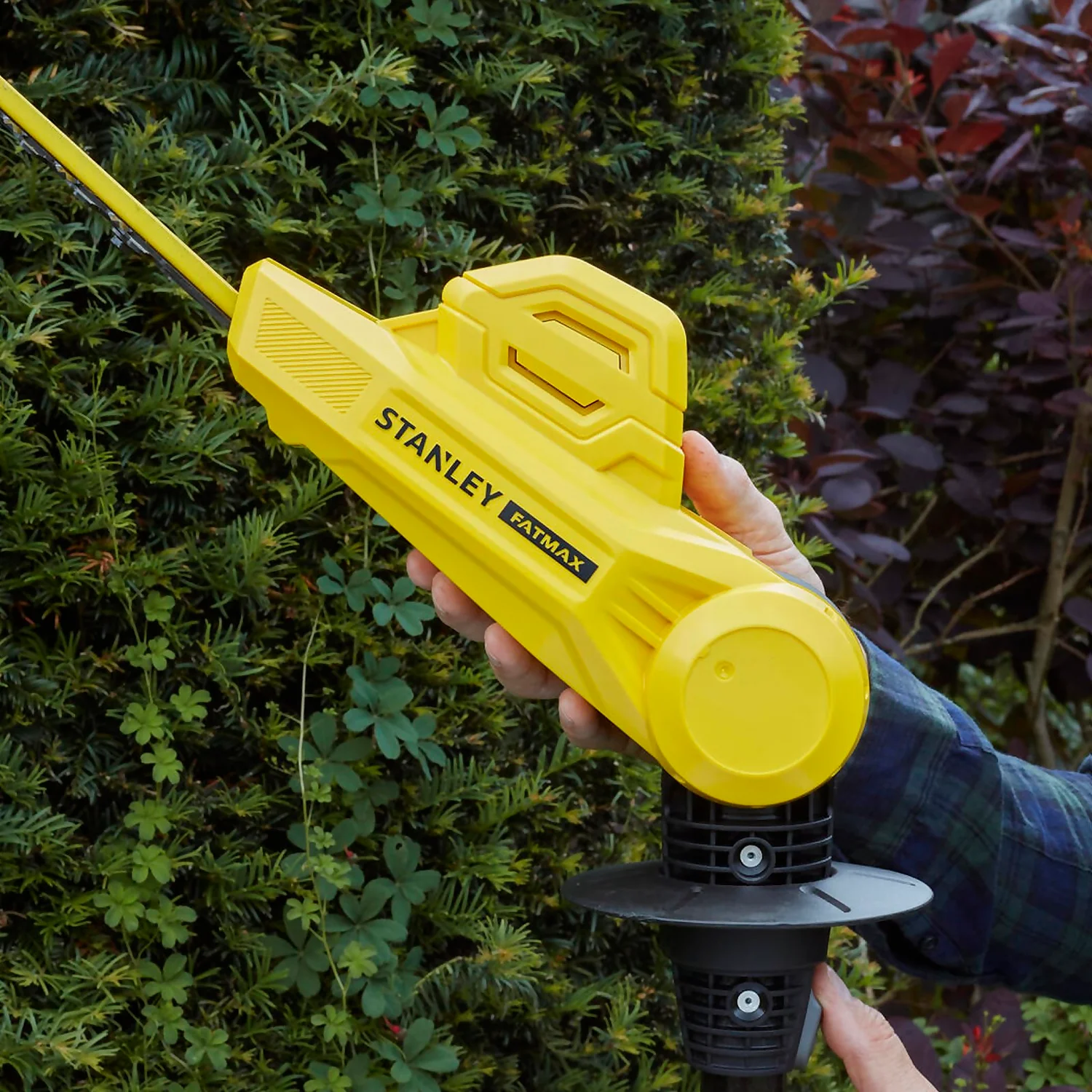 STANLEY FATMAX V20 18V Cordless Pole Hedge Trimmer 45cm (Sfmcph845M1-Gb) 8 STANLEY FATMAX V20 18V Cordless Pole Hedge Trimmer 45cm (Sfmcph845M1-Gb) - Image 6